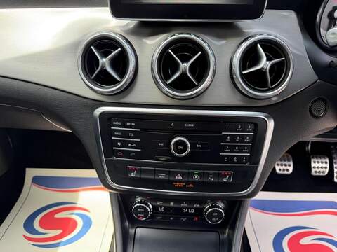 Mercedes-Benz GLA 2.1 GLA200d AMG Line (Premium Plus) Euro 6 (s/s) 5dr - U224