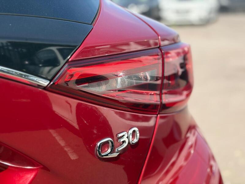 Infiniti Q30 2.2d Premium Tech DCT AWD Euro 6 (s/s) 5dr - U244
