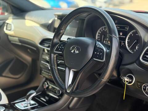 Infiniti Q30 2.2d Premium Tech DCT AWD Euro 6 (s/s) 5dr - U244