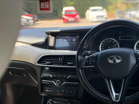 Infiniti Q30 2.2d Premium Tech DCT AWD Euro 6 (s/s) 5dr - U244