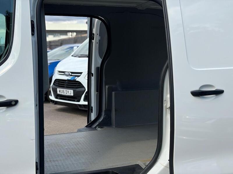 Peugeot Expert 1.5 BlueHDi 1000 Professional Compact Panel Van SWB Euro 6 (s/s) 6dr - U260