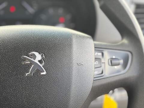Peugeot Expert 1.5 BlueHDi 1000 Professional Compact Panel Van SWB Euro 6 (s/s) 6dr - U260