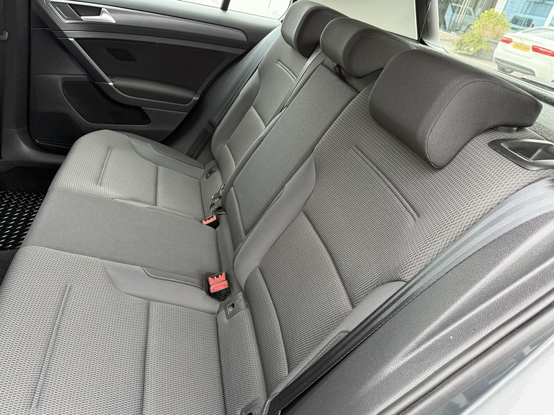 Volkswagen e-Golf 35.8kWh e-Golf Hatchback 5dr Electric Auto (136 ps) - U26047
