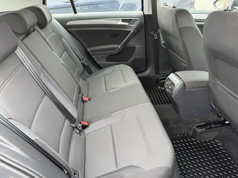 Volkswagen e-Golf 35.8kWh e-Golf Hatchback 5dr Electric Auto (136 ps) - U26047