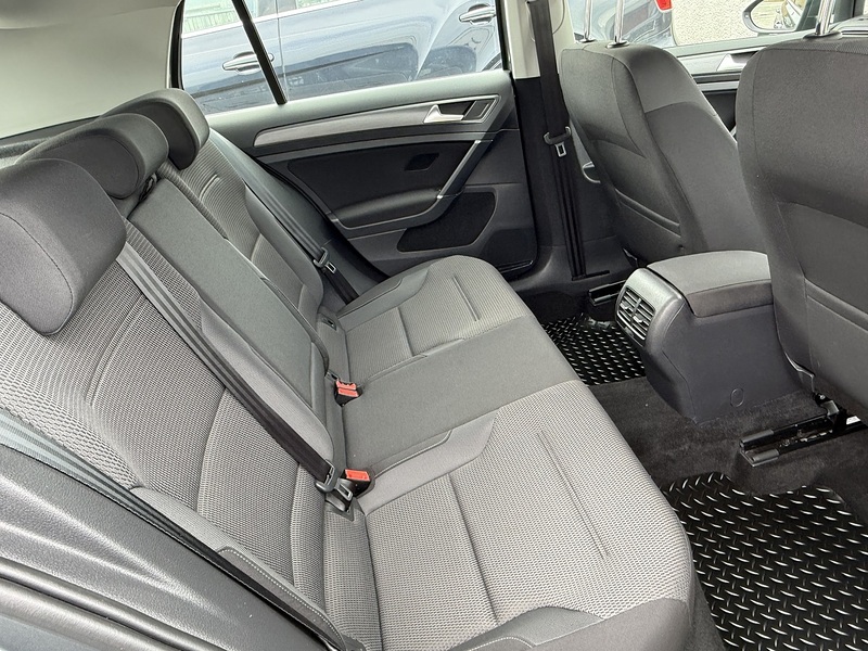 Volkswagen e-Golf 35.8kWh e-Golf Hatchback 5dr Electric Auto (136 ps) - U26047