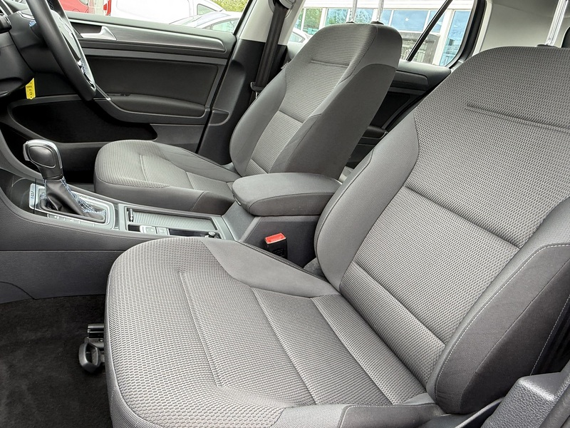 Volkswagen e-Golf 35.8kWh e-Golf Hatchback 5dr Electric Auto (136 ps) - U26047