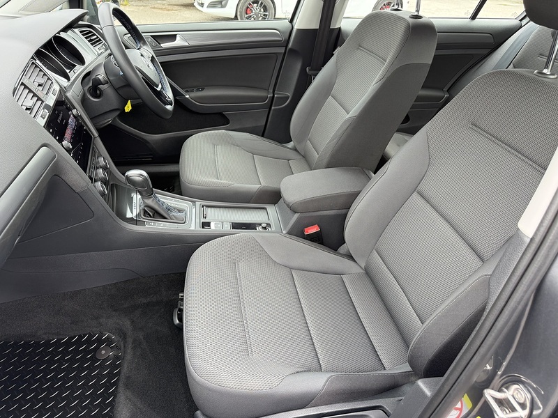 Volkswagen e-Golf 35.8kWh e-Golf Hatchback 5dr Electric Auto (136 ps) - U26047