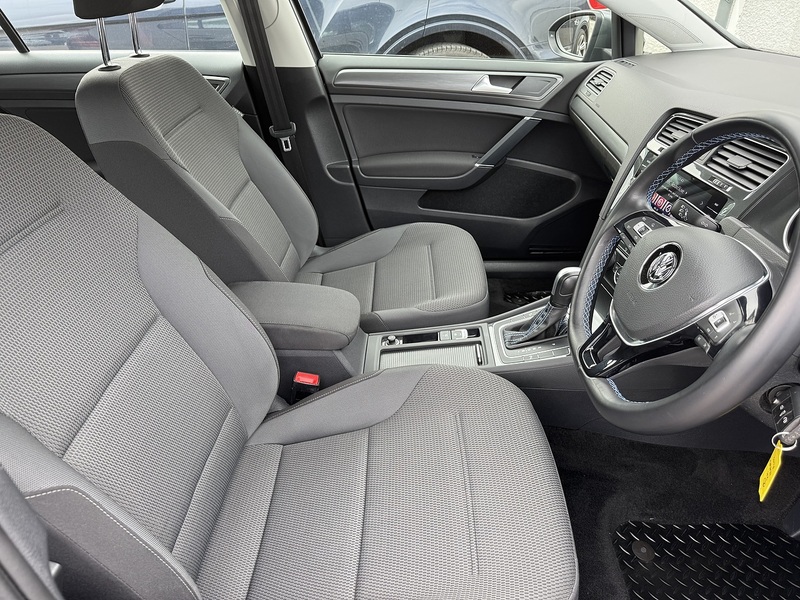 Volkswagen e-Golf 35.8kWh e-Golf Hatchback 5dr Electric Auto (136 ps) - U26047