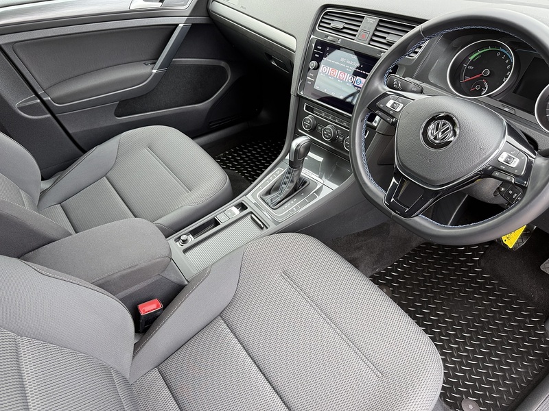 Volkswagen e-Golf 35.8kWh e-Golf Hatchback 5dr Electric Auto (136 ps) - U26047