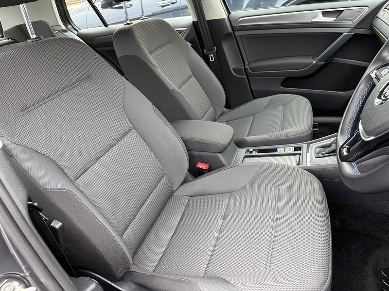 Volkswagen e-Golf 35.8kWh e-Golf Hatchback 5dr Electric Auto (136 ps) - U26047