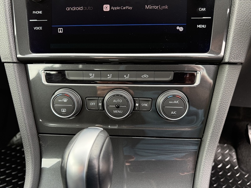 Volkswagen e-Golf 35.8kWh e-Golf Hatchback 5dr Electric Auto (136 ps) - U26047