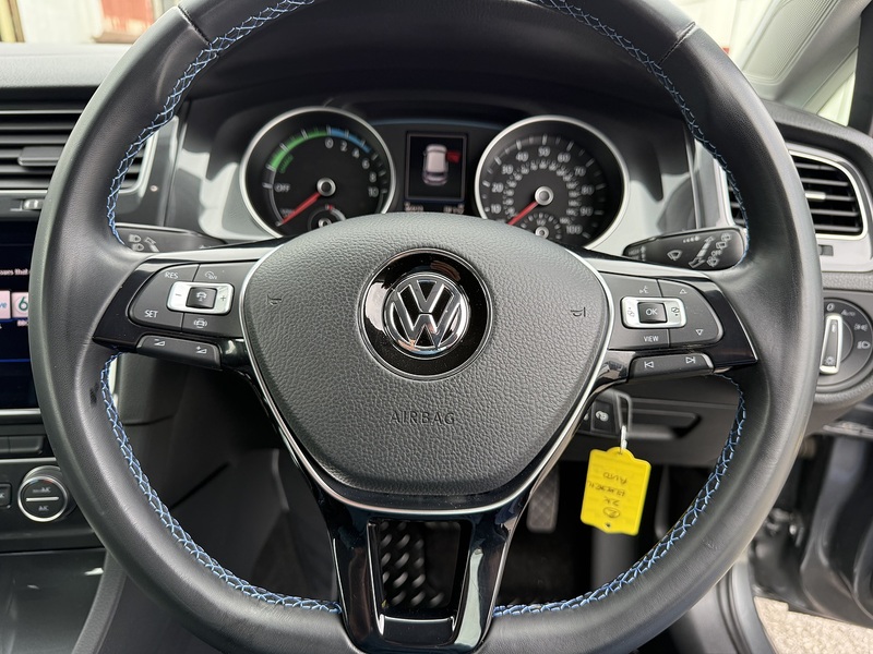 Volkswagen e-Golf 35.8kWh e-Golf Hatchback 5dr Electric Auto (136 ps) - U26047