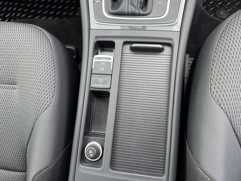 Volkswagen e-Golf 35.8kWh e-Golf Hatchback 5dr Electric Auto (136 ps) - U26047