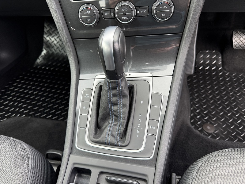 Volkswagen e-Golf 35.8kWh e-Golf Hatchback 5dr Electric Auto (136 ps) - U26047