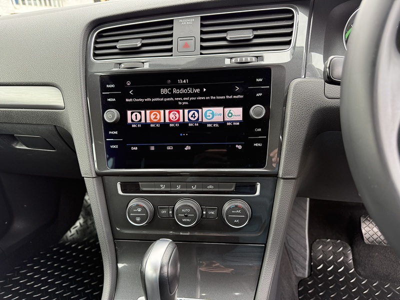 Volkswagen e-Golf 35.8kWh e-Golf Hatchback 5dr Electric Auto (136 ps) - U26047