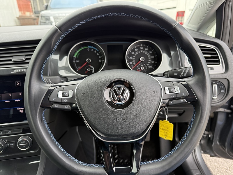 Volkswagen e-Golf 35.8kWh e-Golf Hatchback 5dr Electric Auto (136 ps) - U26047