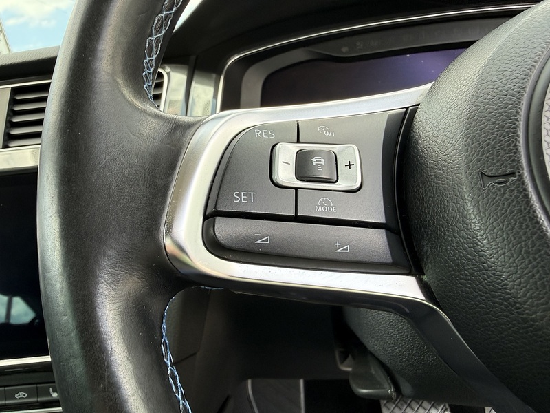 Volkswagen e-Golf 35.8kWh e-Golf Hatchback 5dr Electric Auto (136 ps) - U26063