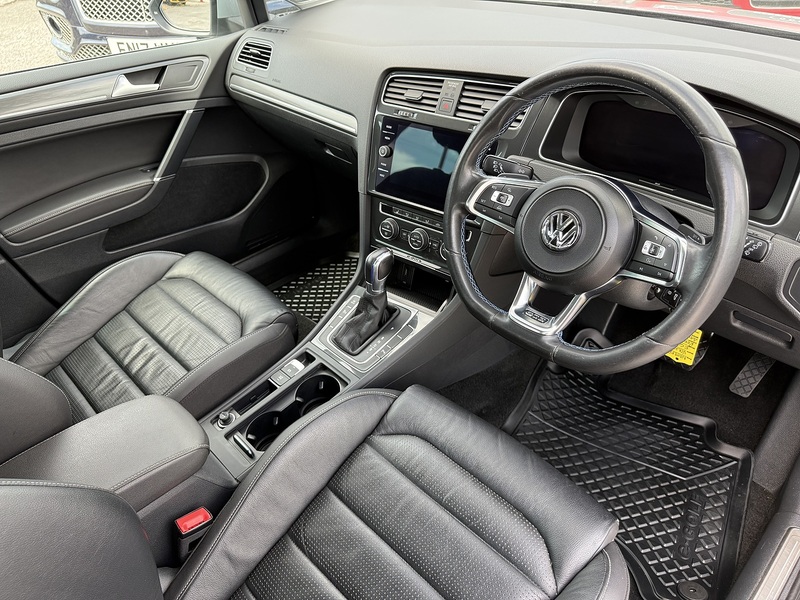 Volkswagen e-Golf 35.8kWh e-Golf Hatchback 5dr Electric Auto (136 ps) - U26063