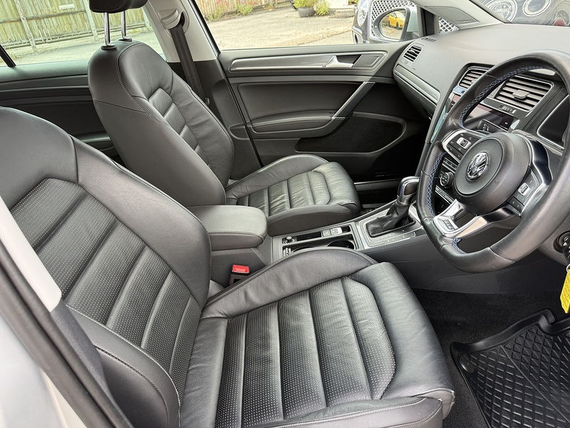 Volkswagen e-Golf 35.8kWh e-Golf Hatchback 5dr Electric Auto (136 ps) - U26063