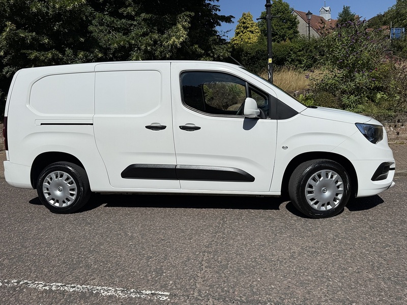Vauxhall Combo 1.5 Turbo D 2300 Sportive Panel Van 4dr Diesel Manual L2 H1 Euro 6 (100 ps) - U26069