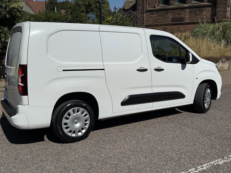 Vauxhall Combo 1.5 Turbo D 2300 Sportive Panel Van 4dr Diesel Manual L2 H1 Euro 6 (100 ps) - U26069