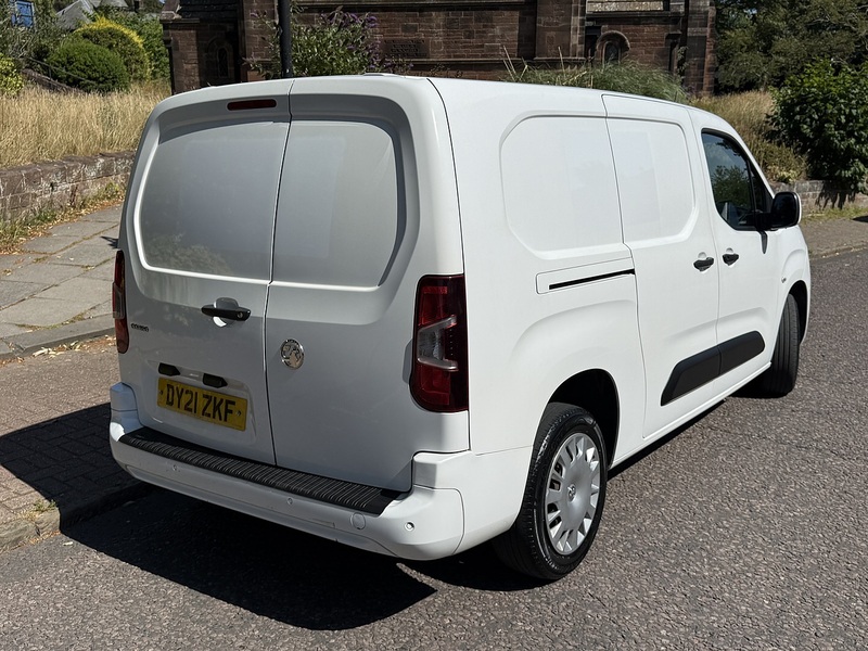Vauxhall Combo 1.5 Turbo D 2300 Sportive Panel Van 4dr Diesel Manual L2 H1 Euro 6 (100 ps) - U26069