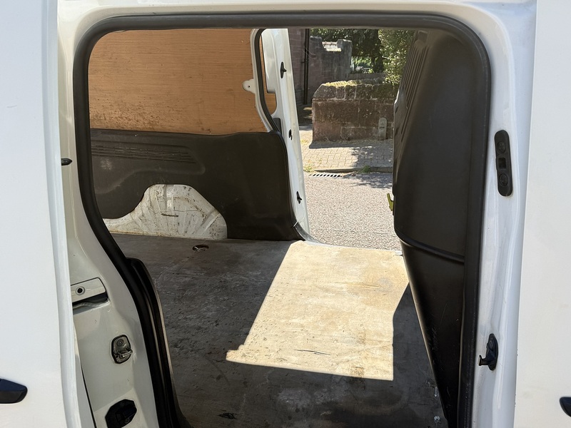 Vauxhall Combo 1.5 Turbo D 2300 Sportive Panel Van 4dr Diesel Manual L2 H1 Euro 6 (100 ps) - U26069