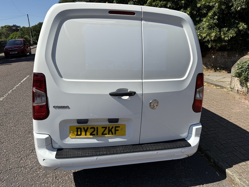 Vauxhall Combo 1.5 Turbo D 2300 Sportive Panel Van 4dr Diesel Manual L2 H1 Euro 6 (100 ps) - U26069