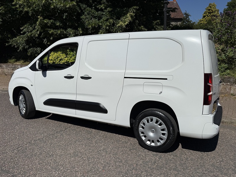 Vauxhall Combo 1.5 Turbo D 2300 Sportive Panel Van 4dr Diesel Manual L2 H1 Euro 6 (100 ps) - U26069