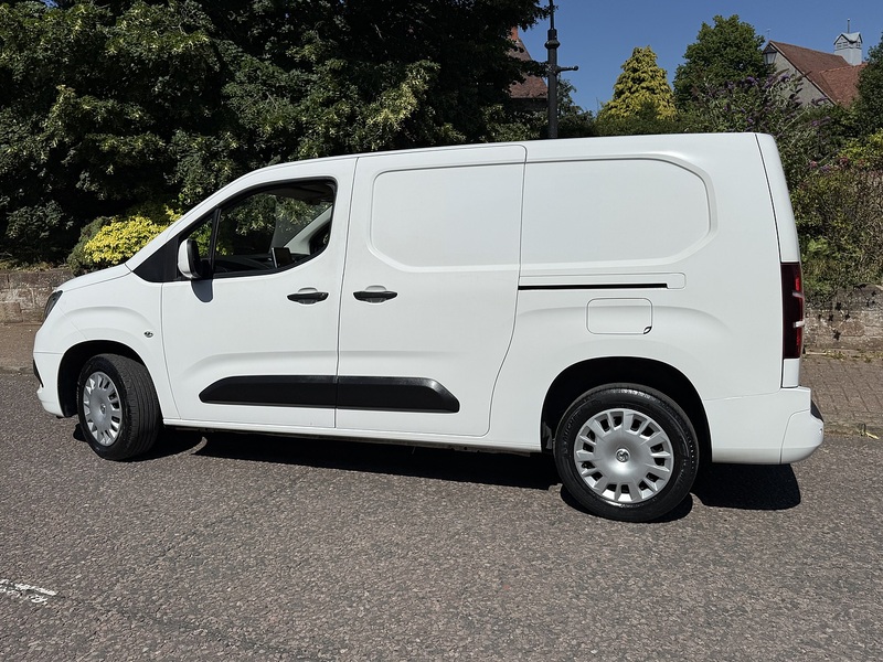 Vauxhall Combo 1.5 Turbo D 2300 Sportive Panel Van 4dr Diesel Manual L2 H1 Euro 6 (100 ps) - U26069