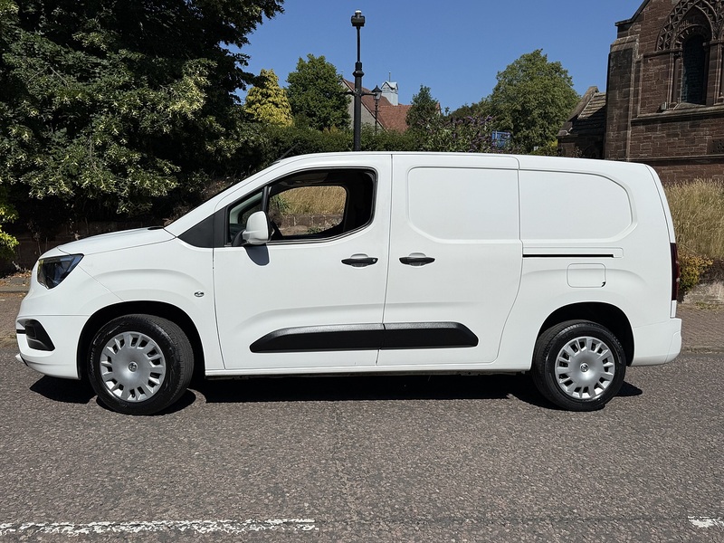 Vauxhall Combo 1.5 Turbo D 2300 Sportive Panel Van 4dr Diesel Manual L2 H1 Euro 6 (100 ps) - U26069
