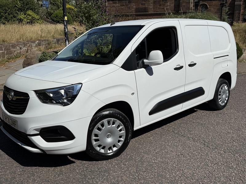 Vauxhall Combo 1.5 Turbo D 2300 Sportive Panel Van 4dr Diesel Manual L2 H1 Euro 6 (100 ps) - U26069