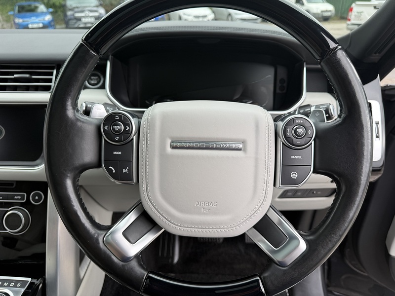 Land Rover Range Rover 4.4 SD V8 Autobiography SUV 5dr Diesel Auto 4WD Euro 6 (s/s) (339 ps) - U26080