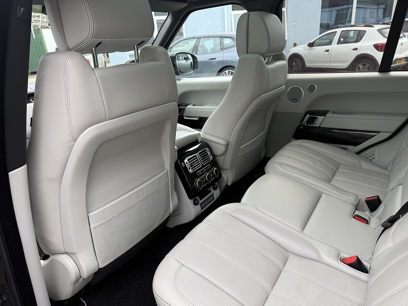 Land Rover Range Rover 4.4 SD V8 Autobiography SUV 5dr Diesel Auto 4WD Euro 6 (s/s) (339 ps) - U26080