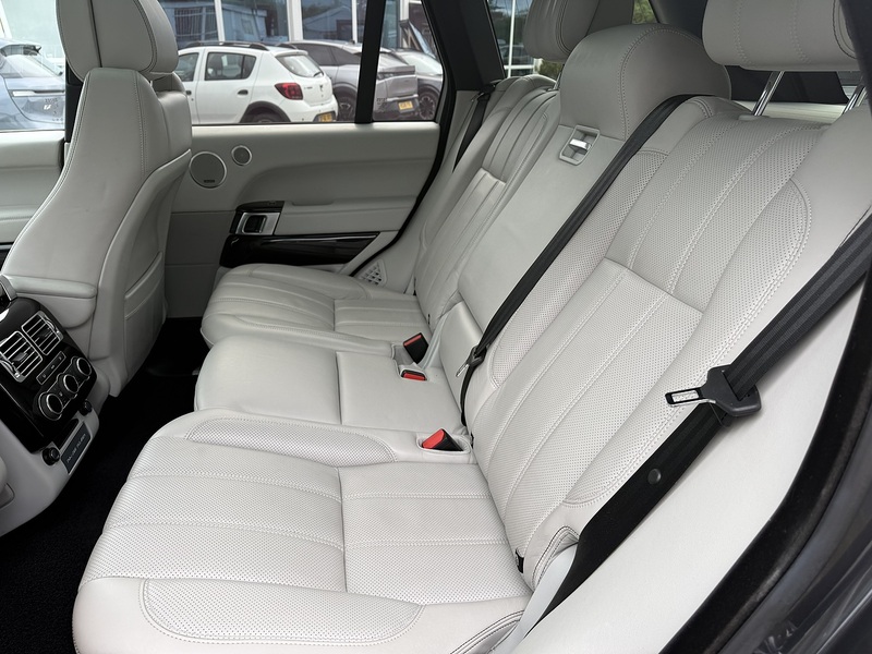 Land Rover Range Rover 4.4 SD V8 Autobiography SUV 5dr Diesel Auto 4WD Euro 6 (s/s) (339 ps) - U26080