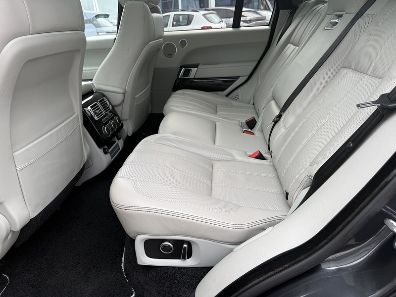 Land Rover Range Rover 4.4 SD V8 Autobiography SUV 5dr Diesel Auto 4WD Euro 6 (s/s) (339 ps) - U26080