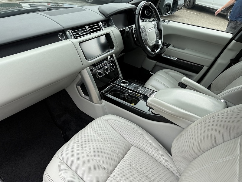 Land Rover Range Rover 4.4 SD V8 Autobiography SUV 5dr Diesel Auto 4WD Euro 6 (s/s) (339 ps) - U26080