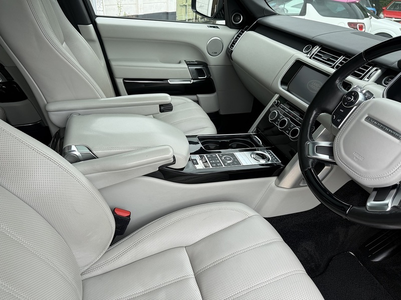 Land Rover Range Rover 4.4 SD V8 Autobiography SUV 5dr Diesel Auto 4WD Euro 6 (s/s) (339 ps) - U26080