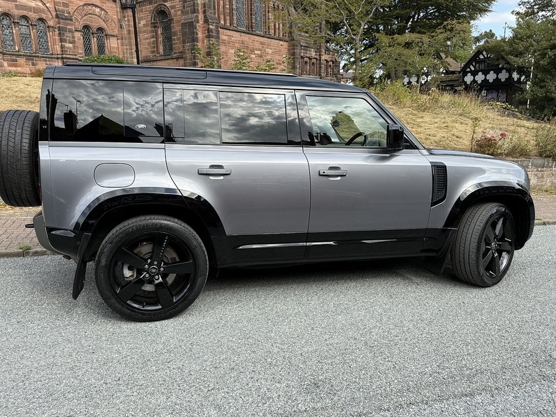Land Rover Defender 110 2.0 P400e 15.4kWh X-Dynamic SE SUV 5dr Petrol Plug-in Hybrid Auto 4WD Euro 6 (s/s) (404 ps) - U26083