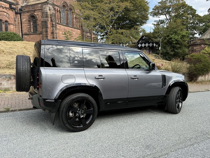 Land Rover Defender 110 2.0 P400e 15.4kWh X-Dynamic SE SUV 5dr Petrol Plug-in Hybrid Auto 4WD Euro 6 (s/s) (404 ps) - U26083