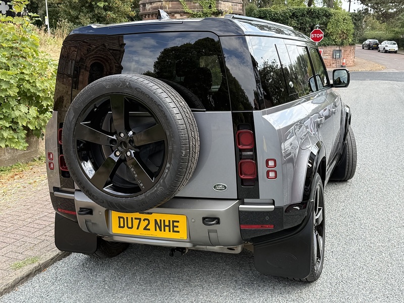 Land Rover Defender 110 2.0 P400e 15.4kWh X-Dynamic SE SUV 5dr Petrol Plug-in Hybrid Auto 4WD Euro 6 (s/s) (404 ps) - U26083