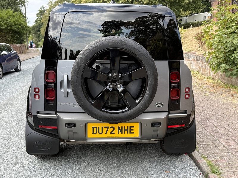 Land Rover Defender 110 2.0 P400e 15.4kWh X-Dynamic SE SUV 5dr Petrol Plug-in Hybrid Auto 4WD Euro 6 (s/s) (404 ps) - U26083