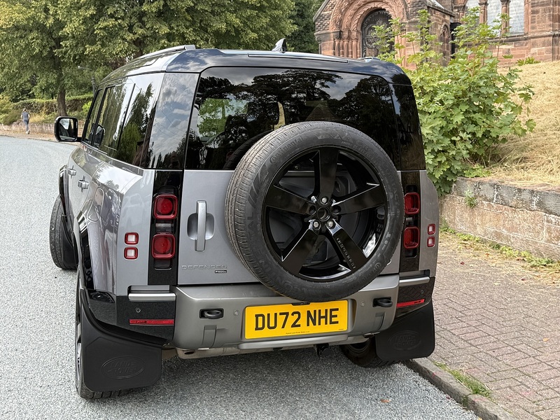 Land Rover Defender 110 2.0 P400e 15.4kWh X-Dynamic SE SUV 5dr Petrol Plug-in Hybrid Auto 4WD Euro 6 (s/s) (404 ps) - U26083