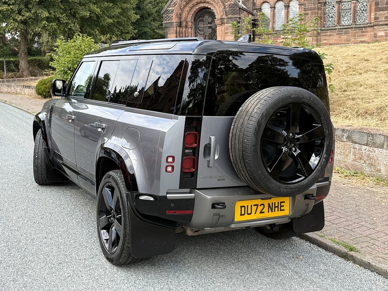 Land Rover Defender 110 2.0 P400e 15.4kWh X-Dynamic SE SUV 5dr Petrol Plug-in Hybrid Auto 4WD Euro 6 (s/s) (404 ps) - U26083