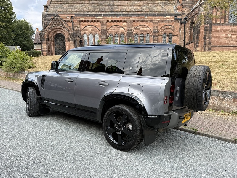 Land Rover Defender 110 2.0 P400e 15.4kWh X-Dynamic SE SUV 5dr Petrol Plug-in Hybrid Auto 4WD Euro 6 (s/s) (404 ps) - U26083