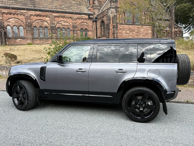 Land Rover Defender 110 2.0 P400e 15.4kWh X-Dynamic SE SUV 5dr Petrol Plug-in Hybrid Auto 4WD Euro 6 (s/s) (404 ps) - U26083
