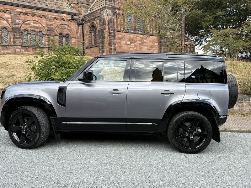 Land Rover Defender 110 2.0 P400e 15.4kWh X-Dynamic SE SUV 5dr Petrol Plug-in Hybrid Auto 4WD Euro 6 (s/s) (404 ps) - U26083
