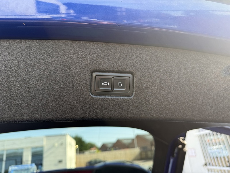 Audi Q5 2.0 TDI 40 S line Sportback 5dr Diesel S Tronic quattro Euro 6 (s/s) (204 ps) - U26084