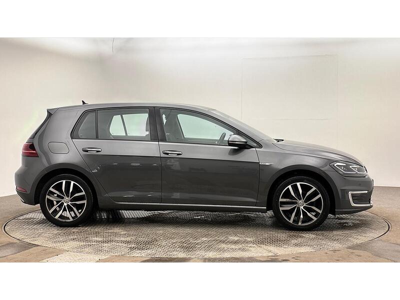 Volkswagen e-Golf 35.8kWh e-Golf Hatchback 5dr Electric Auto (136 ps) - U26088