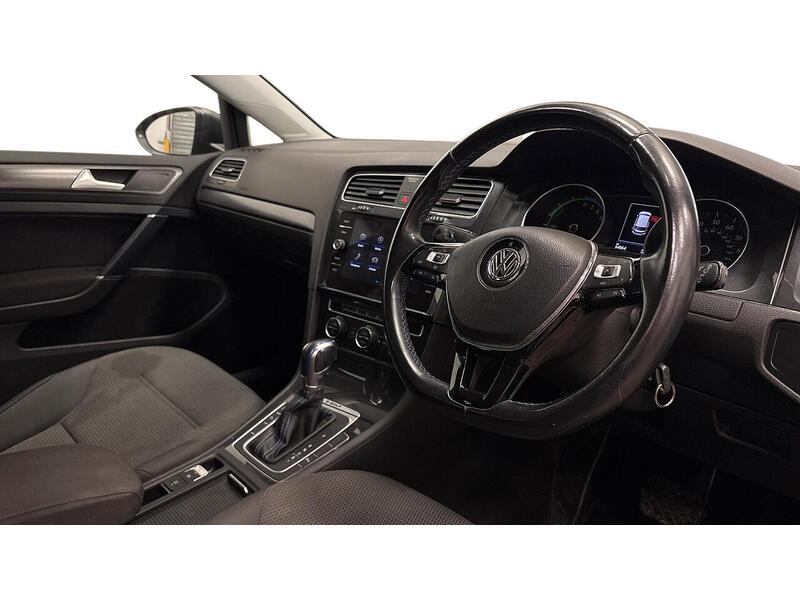 Volkswagen e-Golf 35.8kWh e-Golf Hatchback 5dr Electric Auto (136 ps) - U26088